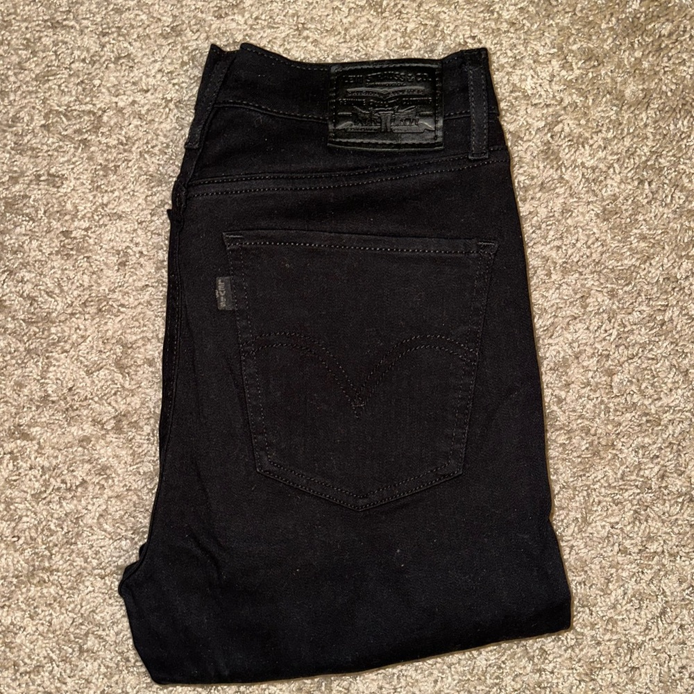 Levi’s cropped straight leg size 28